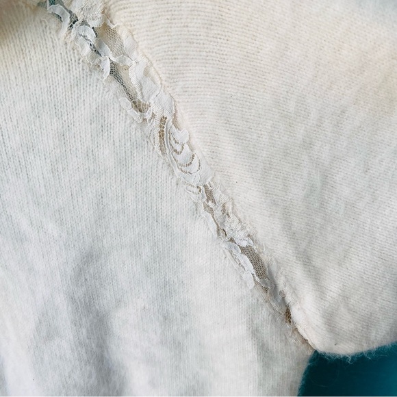 FUZZY ANGORA AND LACE VINTAGE IVORY CREAM SWEATER SIZE LARGE - Picture 4 of 10